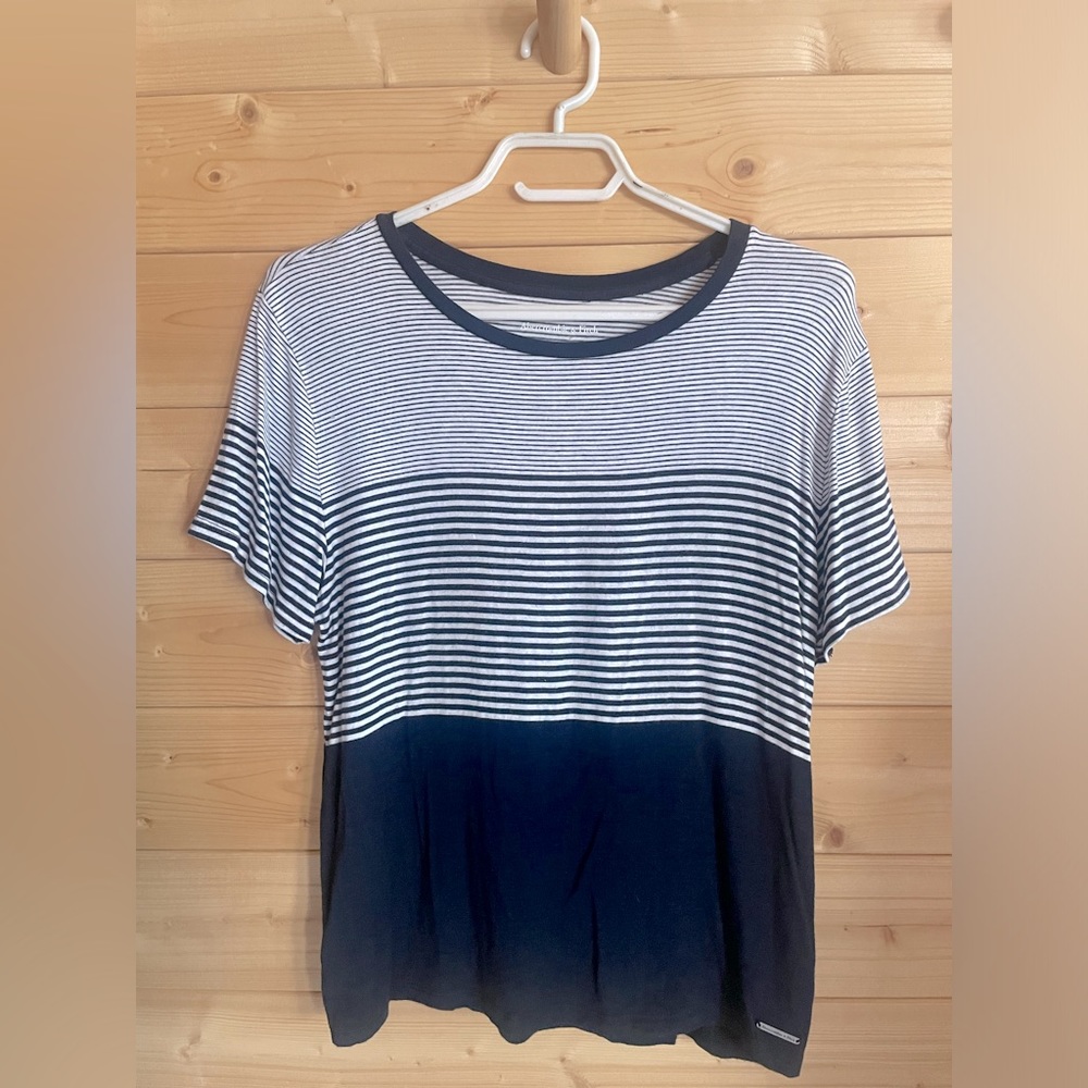 NWOT Abercrombie & Fitch Top M
